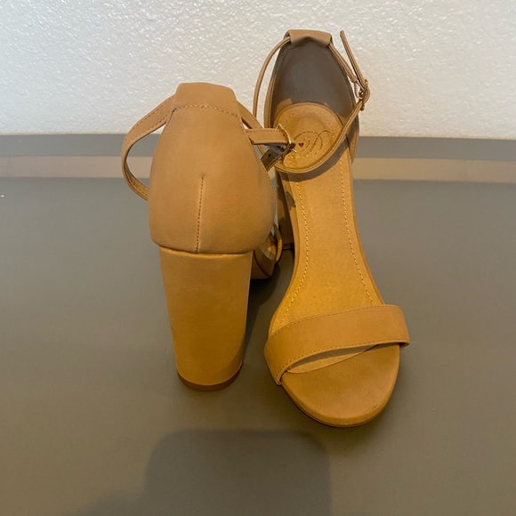 2 for $25 -Nude Heels - Picture 4 of 4